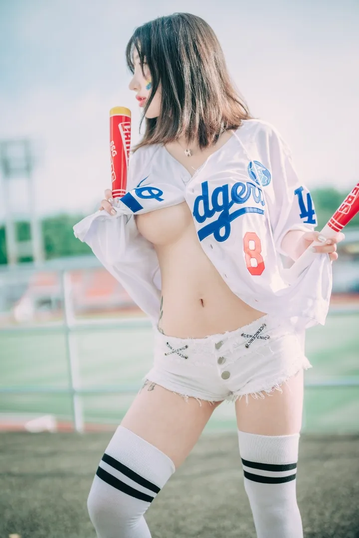 Son Ye-Eun Cheer Up in the Summer